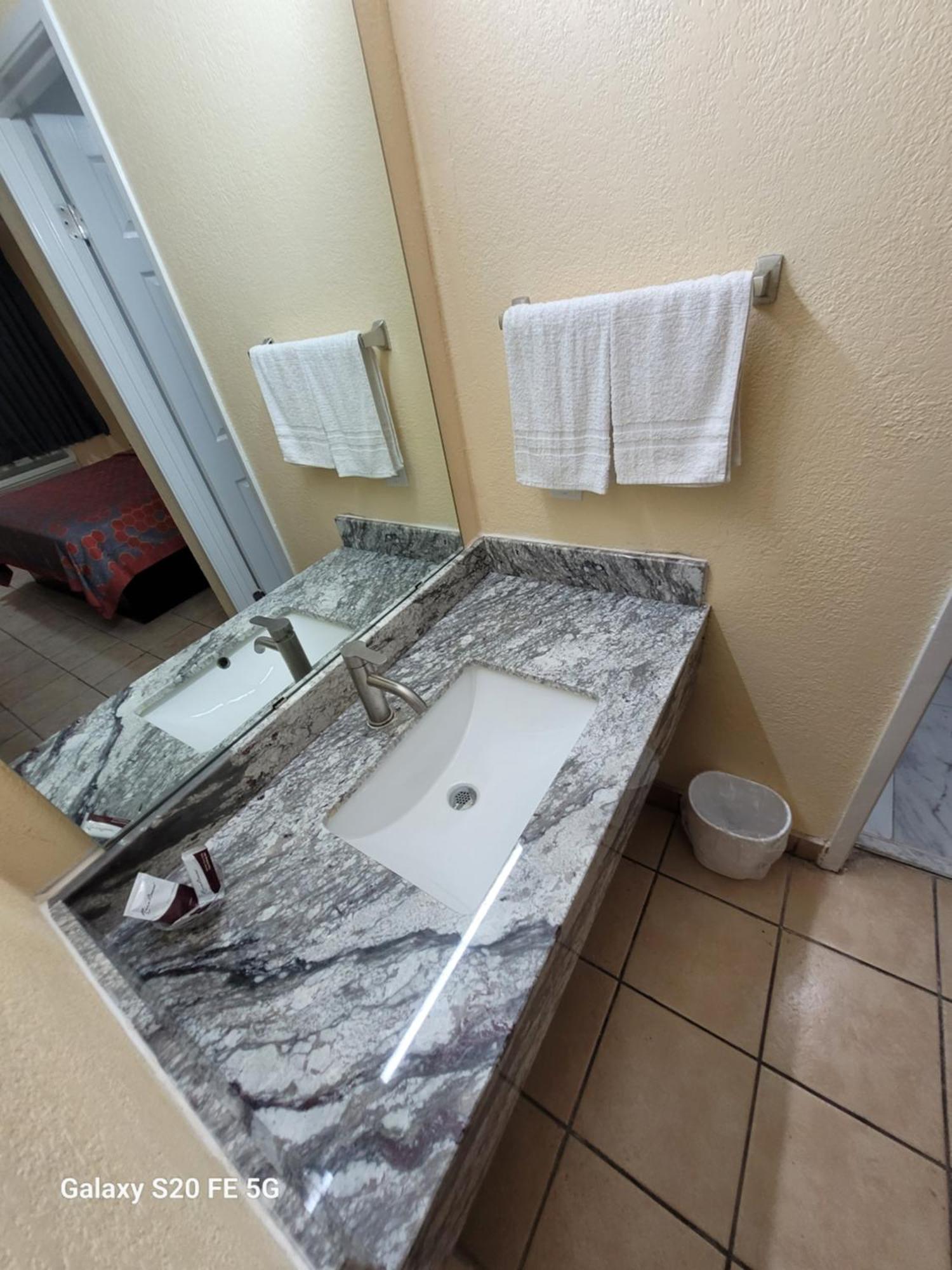 La Vista Motel Браунсвилл Экстерьер фото
